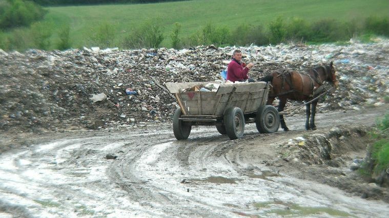 Romanii au fost cei mai numerosi straini expulzati in anul 2015 din Franta