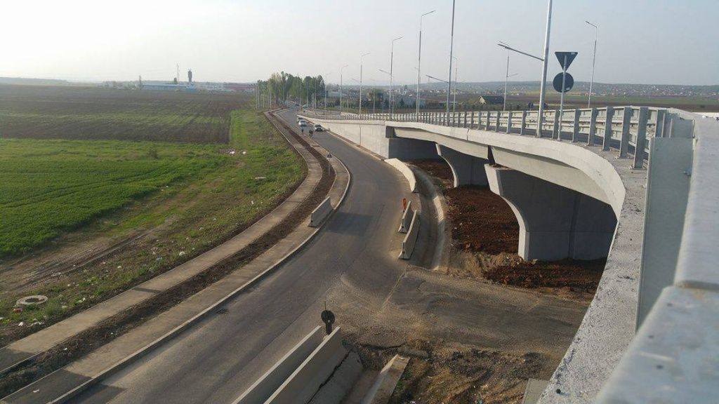 Sensul giratoriu suspendat din Prahova - Imagine 1