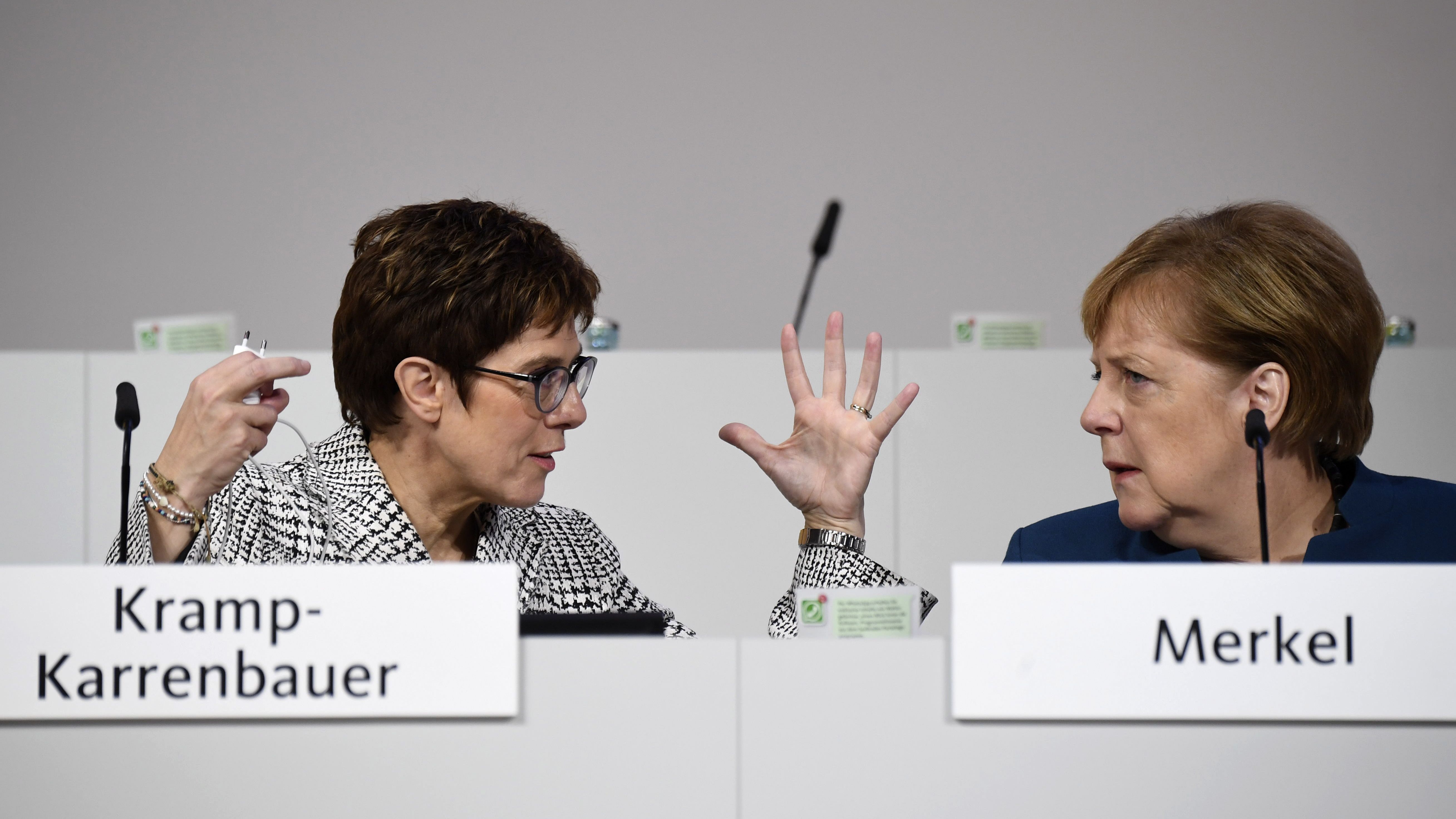 Membrii partidului Uniunea Crestin-Democrata din Germania se reunesc pentru a alege succesorul Angelei Merkel