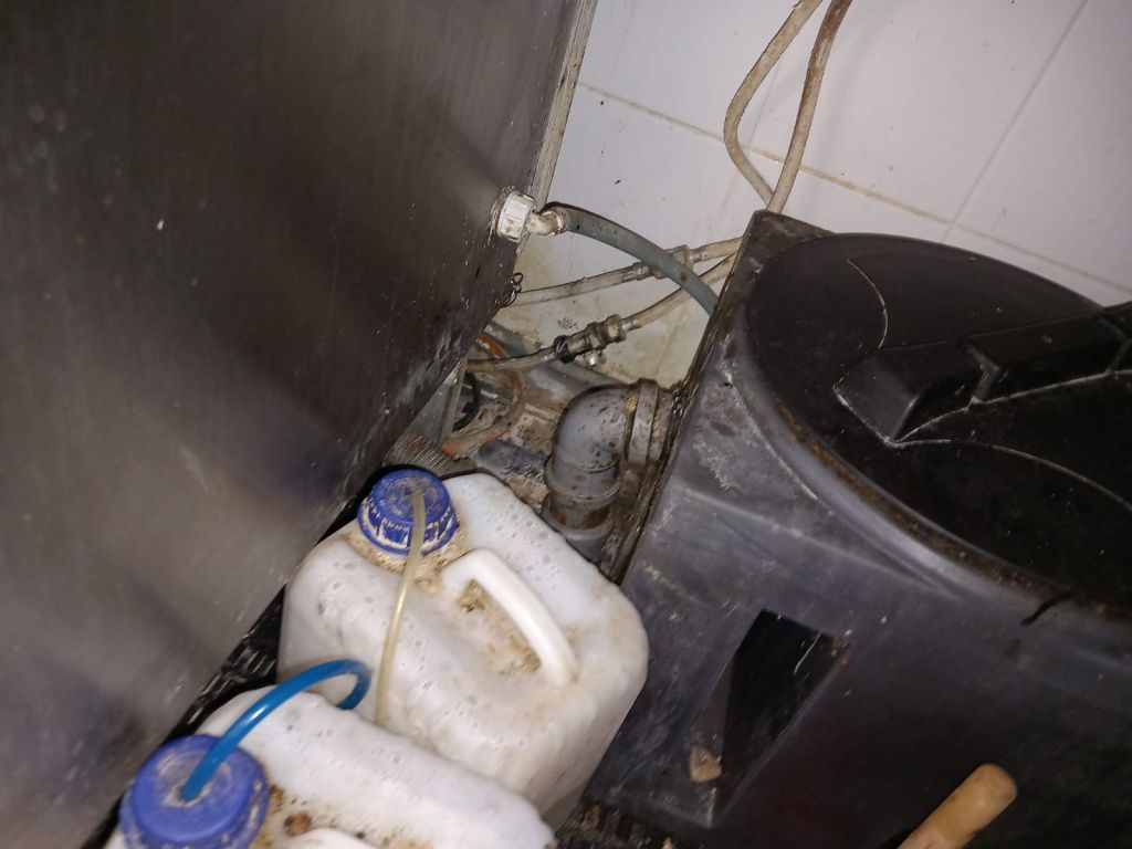 FOTO: ANPC vrea să închidă două restaurante cunoscute din București. Cum arată neregulile - Imagine 13