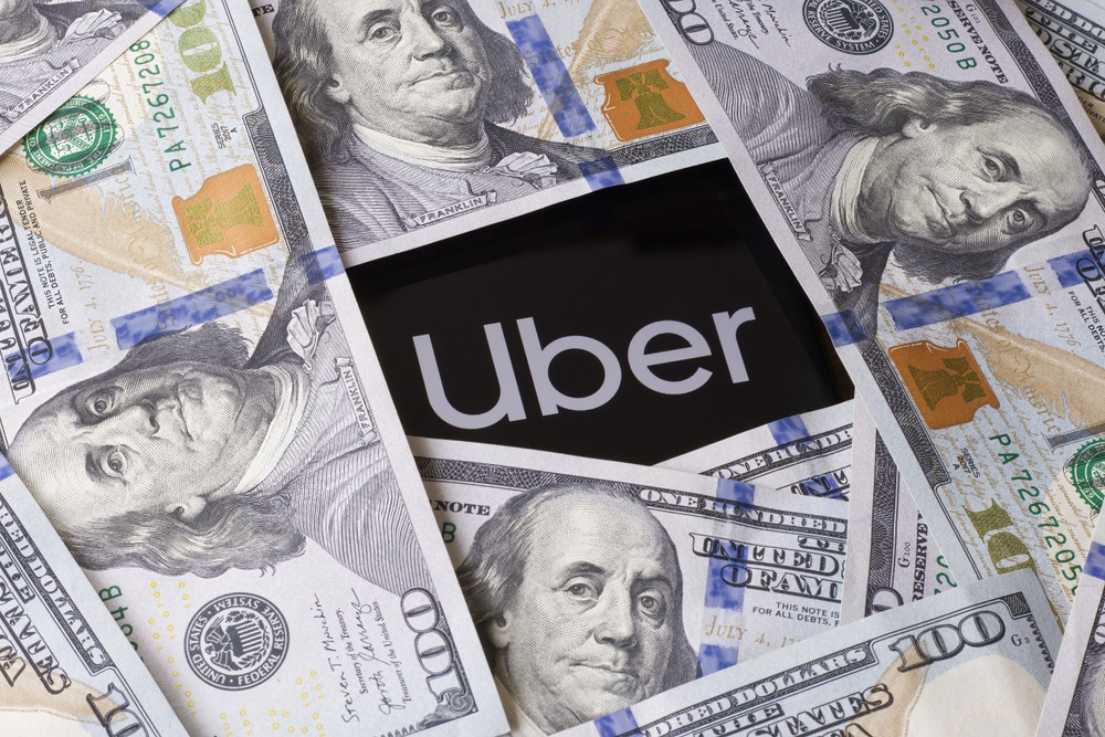 Uber cumpără compania care controlează Glovo într-o tranzacție de aproape 13 miliarde de dolari