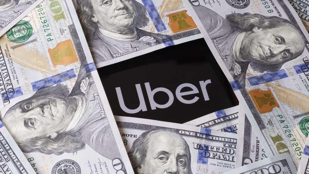 Uber cumpără compania care controlează Glovo într-o tranzacție de aproape 13 miliarde de dolari