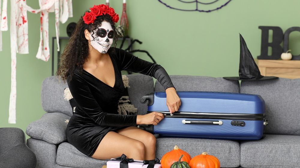 Unde călătoresc românii în weekend-ul de după Halloween. Top 10 destinații alese