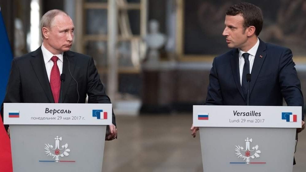 Putin continuă propaganda: Acuză Ucraina de crime de război, într-o conversație cu Macron