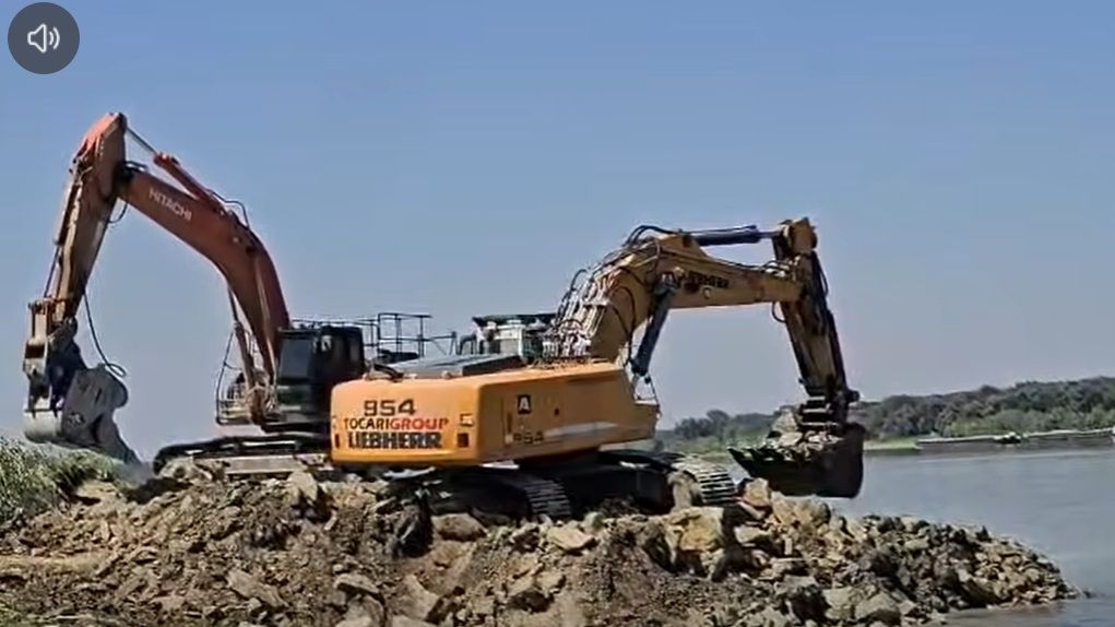 Operațiune de amploare pe Dunăre! Miercuri se scufundă cele 4 barje cu piatră. Anunțul făcut de Apele Române
