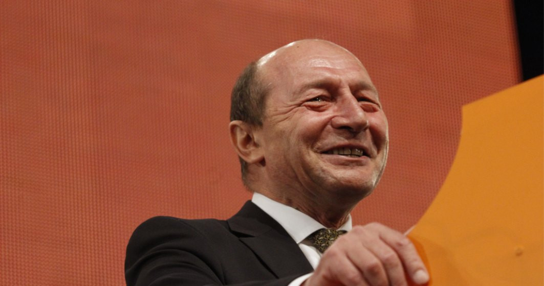 Băsescu critică blocajul privind noul Guvern: „Nu merge cu premier surogat”