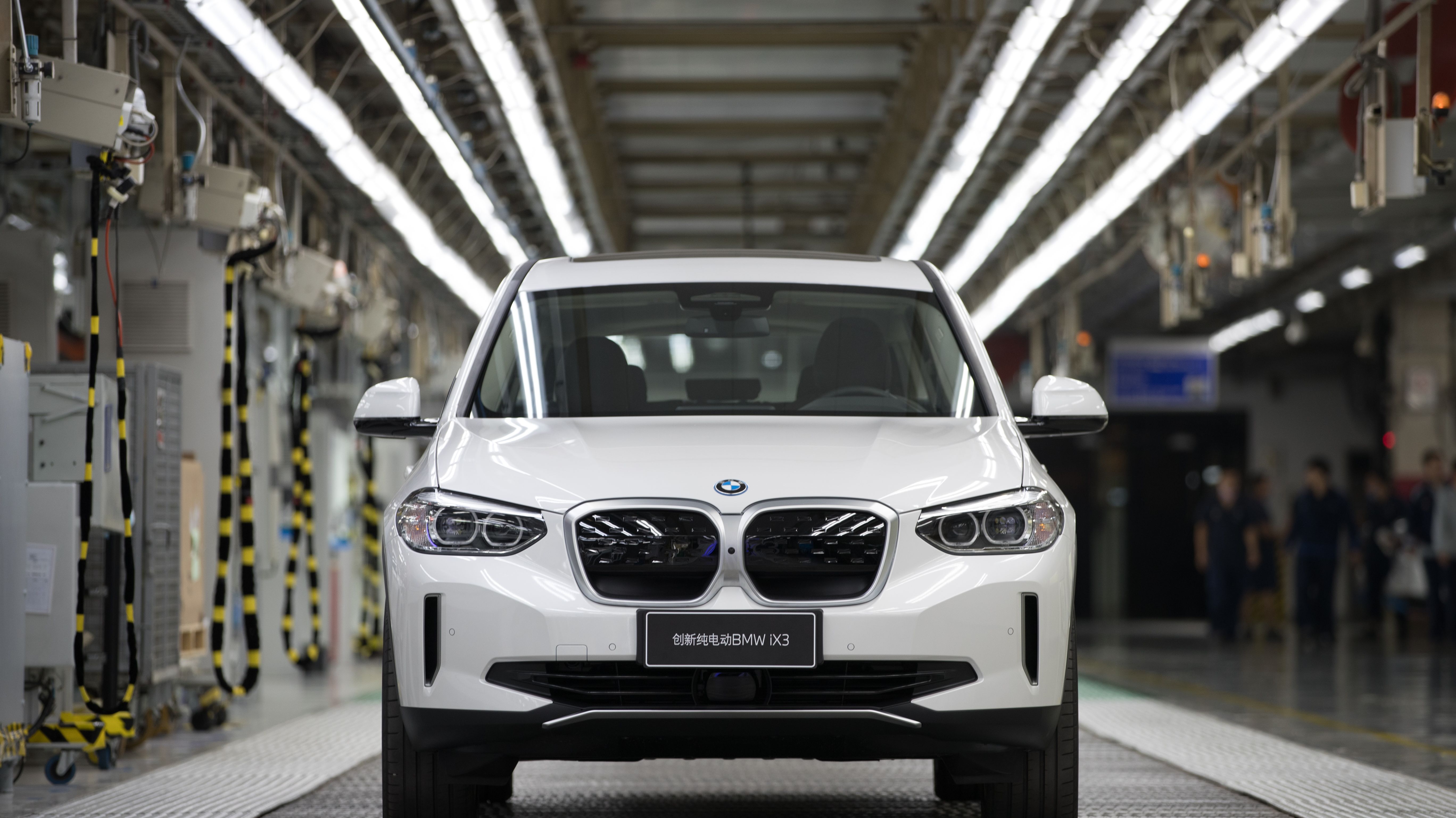 A început producţia modelului electric BMW iX3