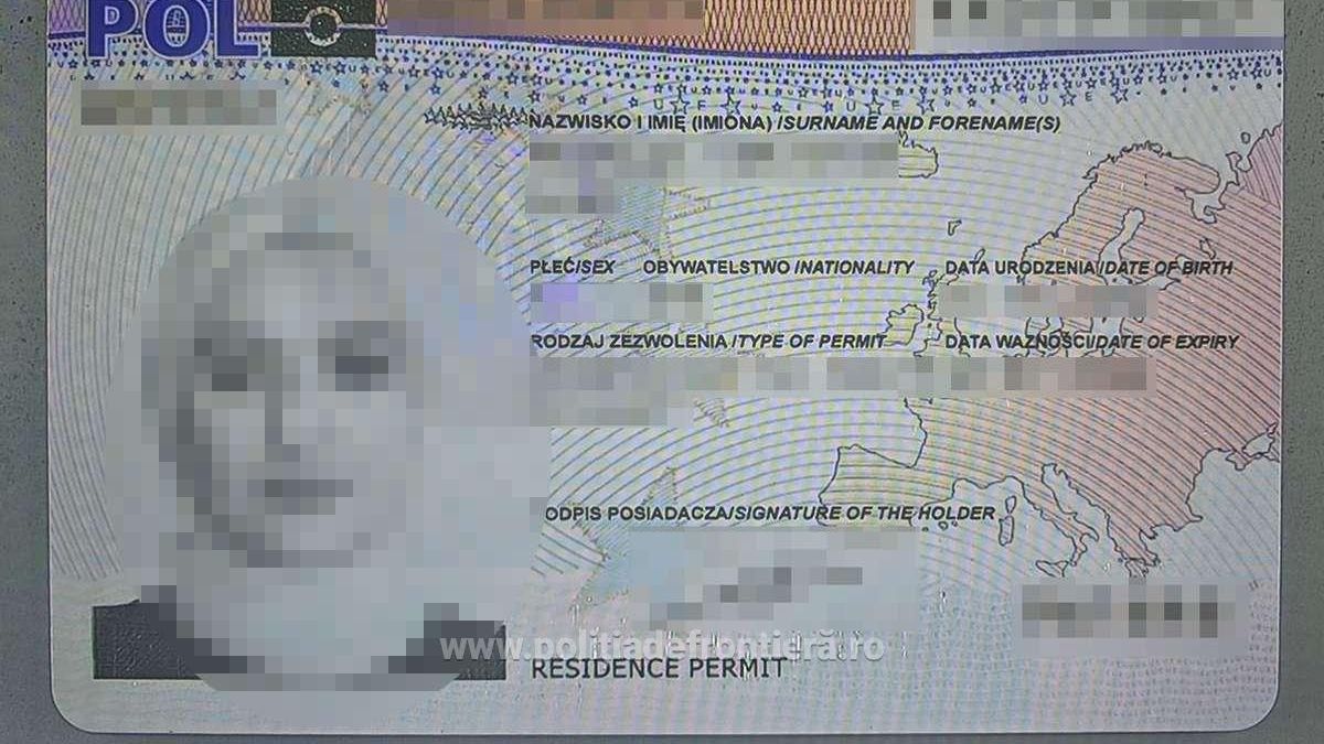 Controale pe Aeroportul Otopeni: Țigări aduse din Beijing, Istanbul și Dubai și pasageri care au încercat să călătorească cu acte false
