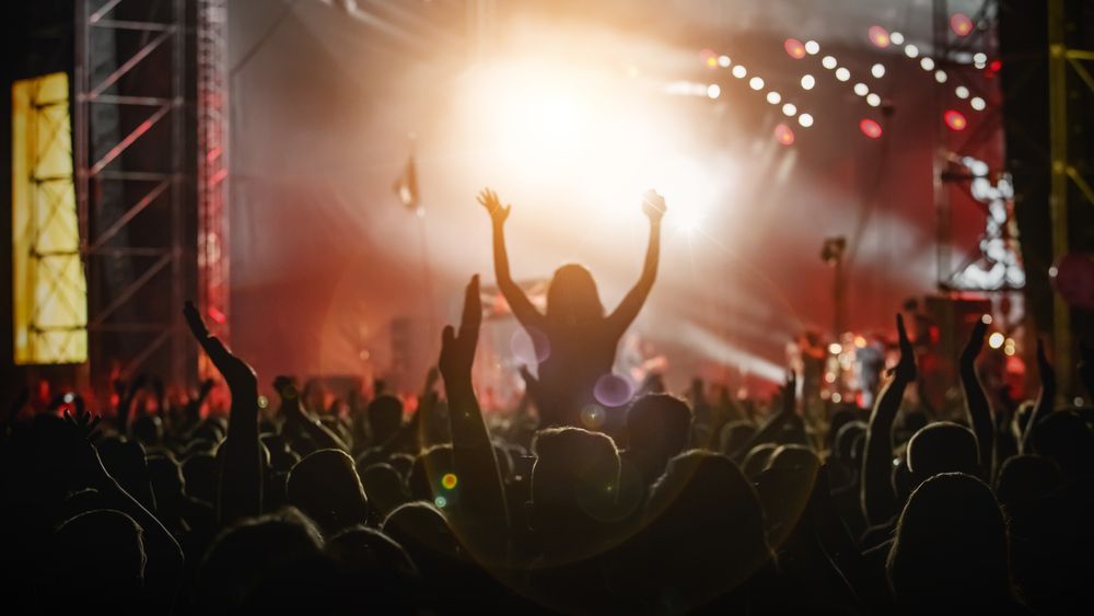 Lucruri de făcut în weekend | Petreceri din anii ‘90, campionat de beer pong, amintiri din Vama Veche, o vizită la Fabrica de Ursuleți și altele