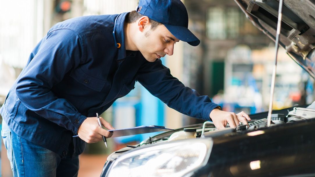 Facturi ”umflate” la service-urile auto: ce trebuie să știi pentru a nu fi păcălit