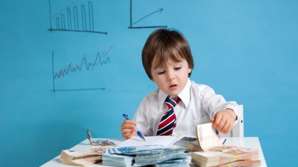 Alocatiile pentru copii cresc din aceasta luna! Cat va primi fiecare copil?