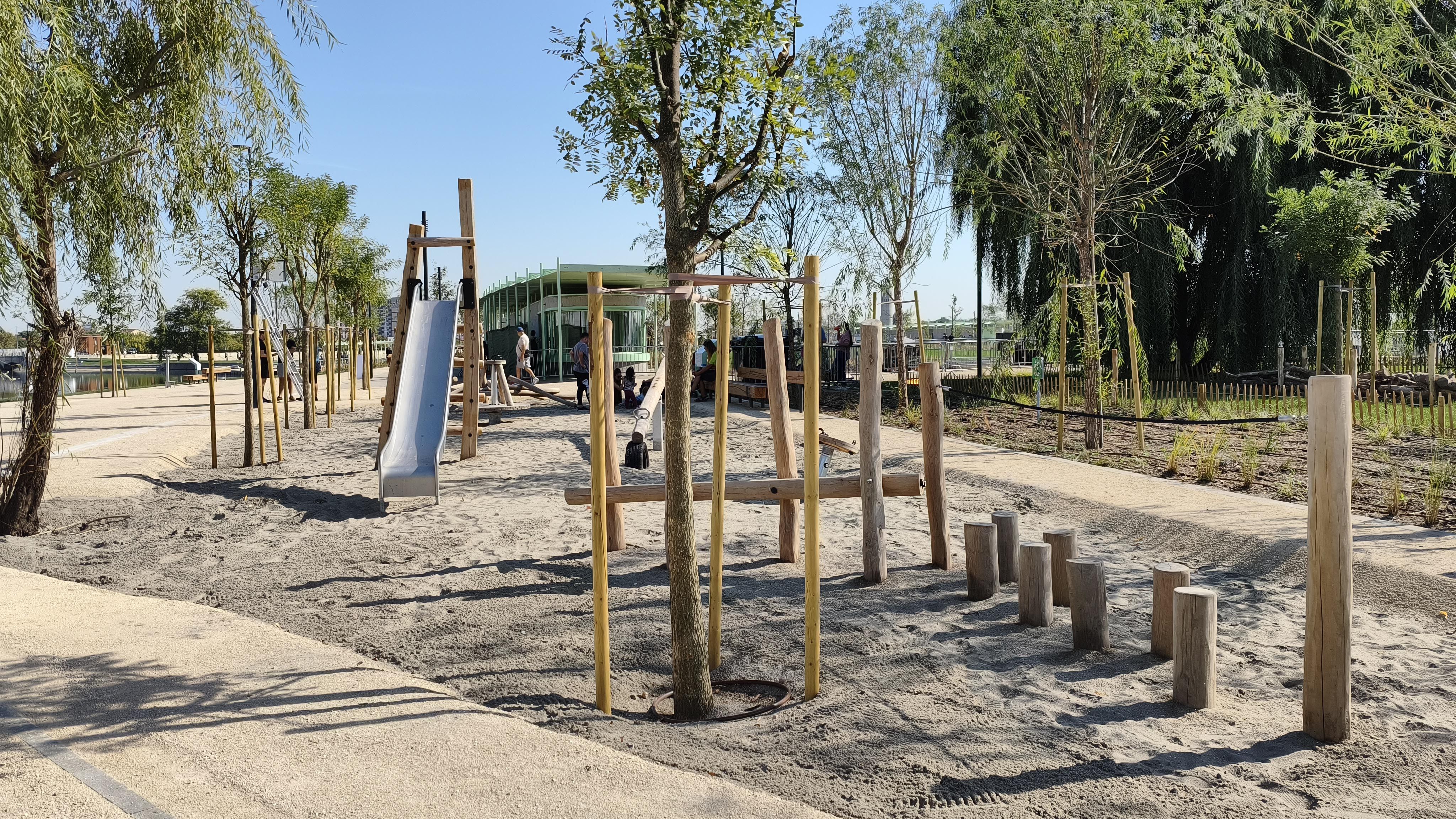 [FOTO] Cum arată insula de pe Lacul Morii după restaurare. Primăria S6 va organiza aici evenimente tot weekendul - Poza 17