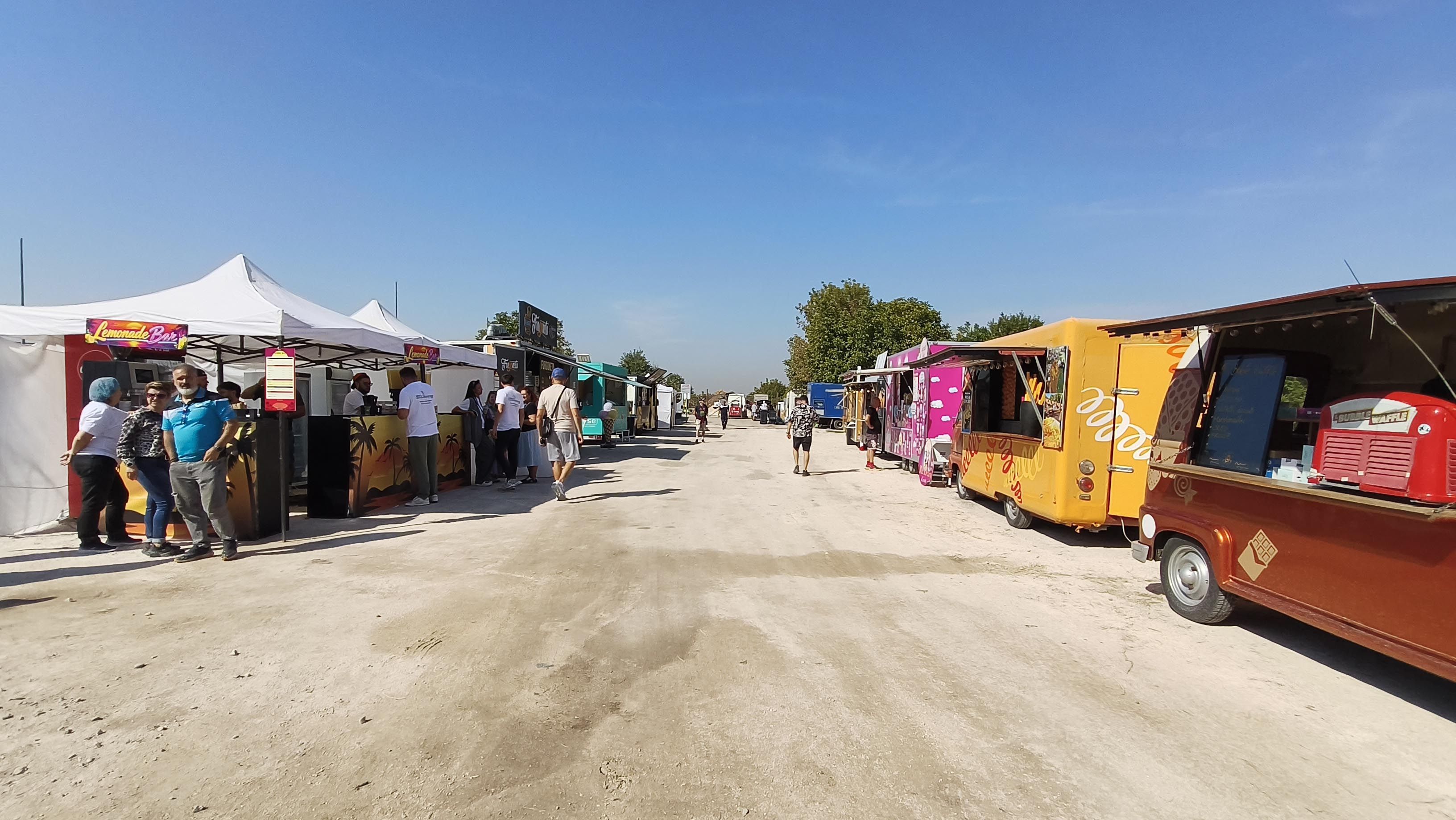 [FOTO] Cum arată insula de pe Lacul Morii după restaurare. Primăria S6 va organiza aici evenimente tot weekendul - Poza 1