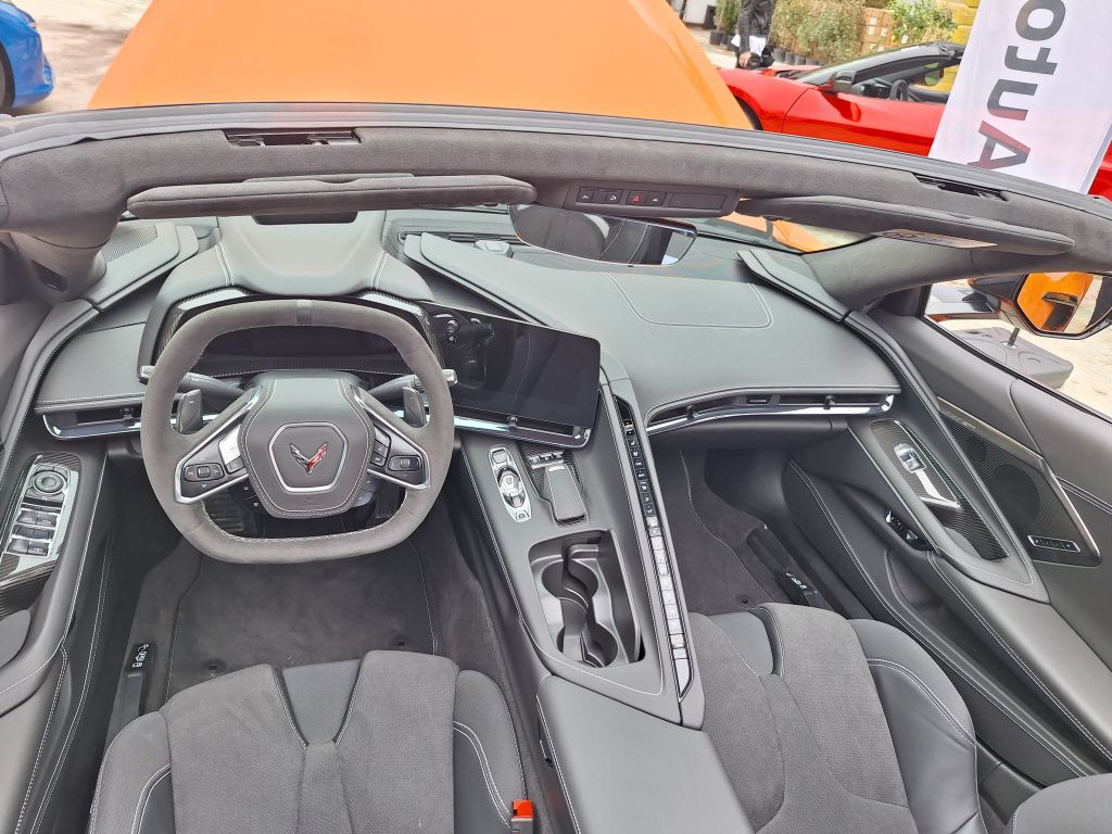 [FOTO] Legendarul Corvette ajunge în România. Cât costă monstrul american cu până la 670CP - Imagine 9