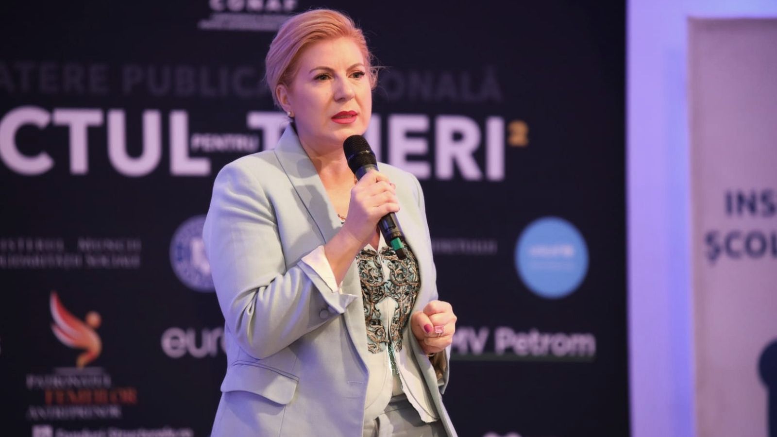 Modificări legislative esențiale pentru reducerea abandonului școlar dezbătute la Târgu Mureș