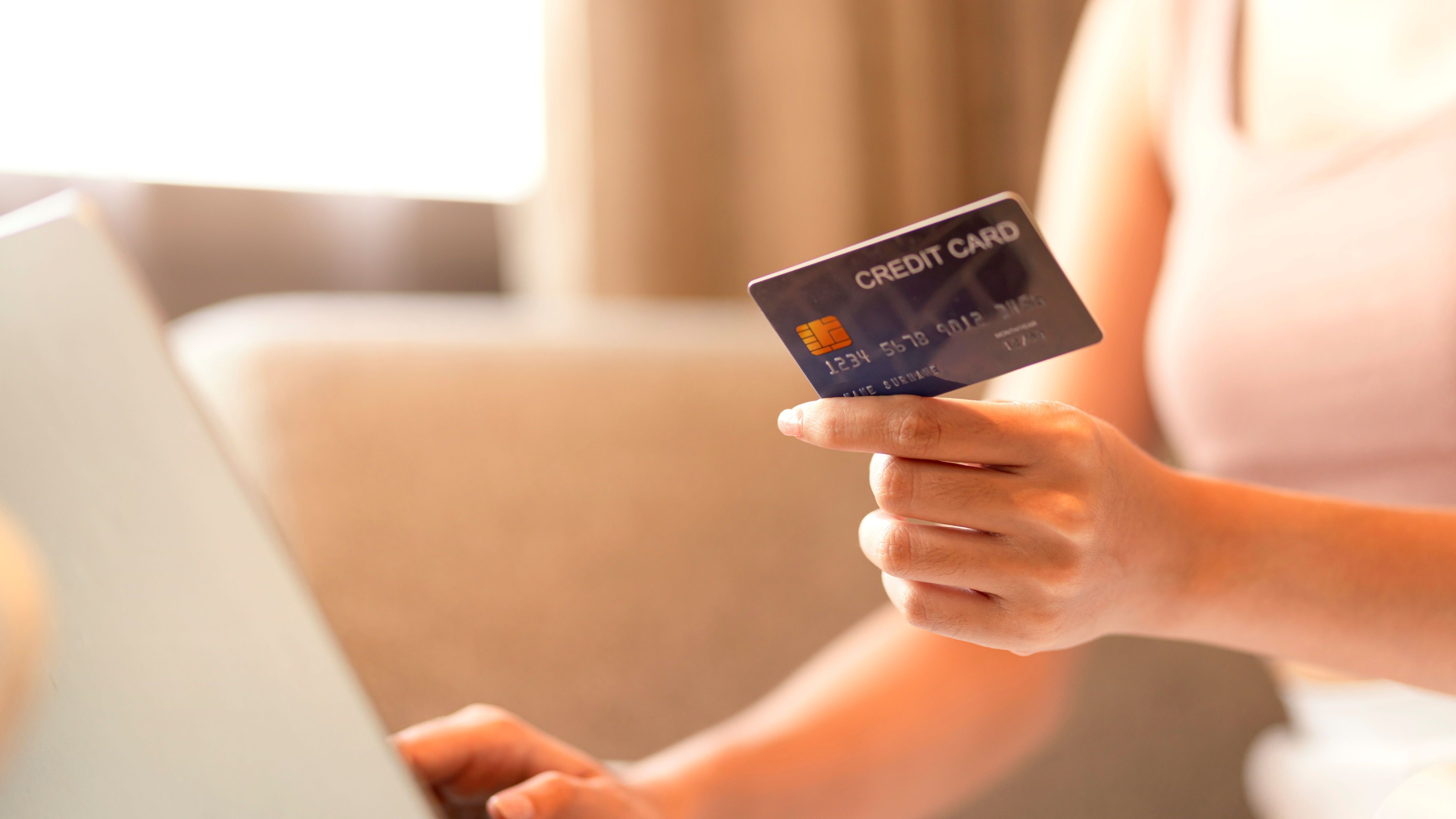 Cardul de credit vs cardul de cumpărături: comparație directă