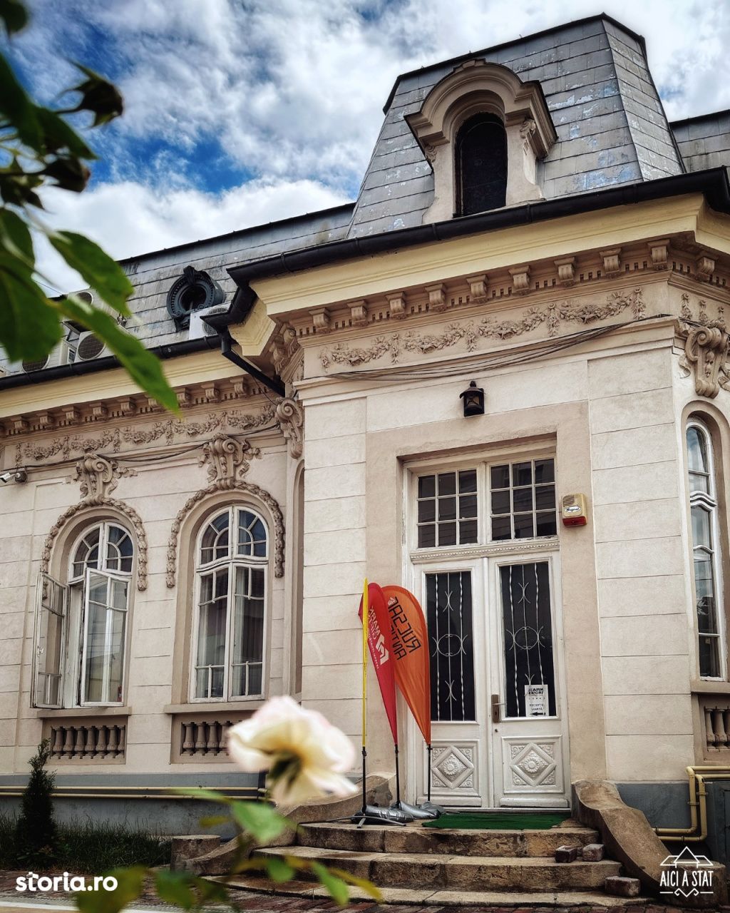 GALERIE FOTO | O nouă vilă istorică din Capitală a fost scoasă la vânzare, pentru 900.000 de e - Imagine 3