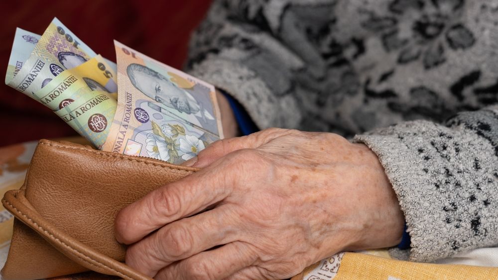 INS: O familie din România câștigă în medie 9.454 lei. Cu câți bani rămâne după cheltuielile lunare