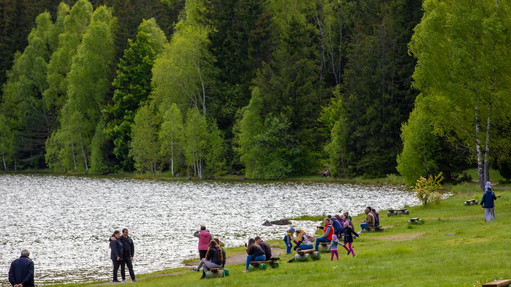 Accesul turiştilor cu bagaje a fost interzis la Lacul Sfânta Ana