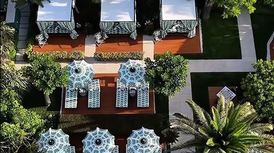 FOTO | Cum transformă Dior, Burberry și Dolce &amp; Gabbana destinațiile de vară în magazine spectaculoase