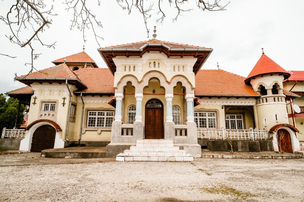 GALERIE FOTO | Unul dintre cele mai frumoase conace din România, scos la vânzare pentru 2 milioane - Imagine 6