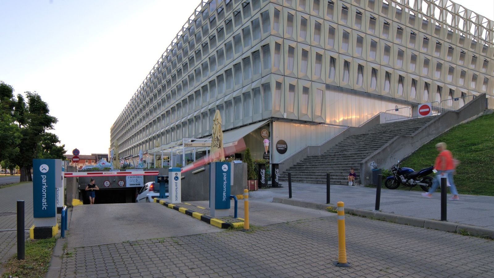 Cum s-a reușit dublarea numărului de locuri de parcare la Aeroportul din Cluj