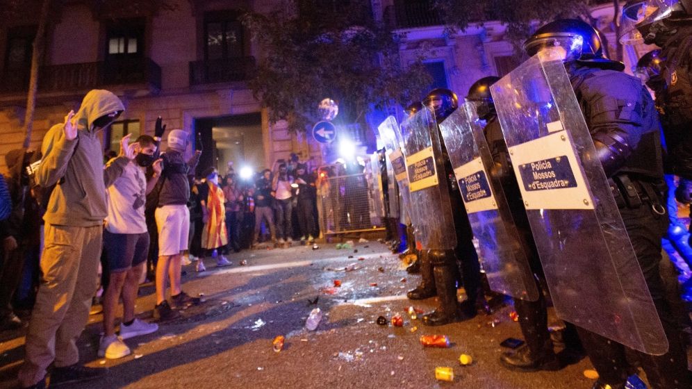 Spania: Noi ciocniri violente, la Barcelona, intre protestatarii socialisti catalani si politie