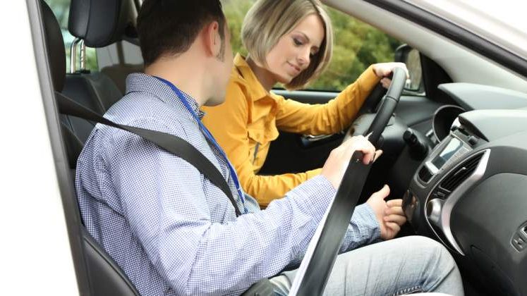 Proba practica a examenului de obtinere a permisului auto, inregistrata video si audio