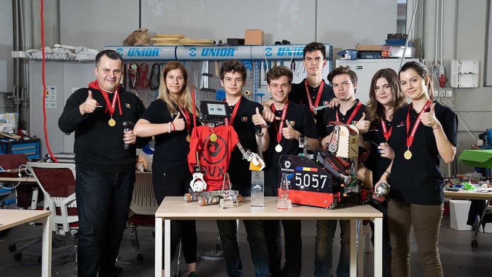 Romania a castigat locul intai la Campionatul International de Robotica din Africa de Sud