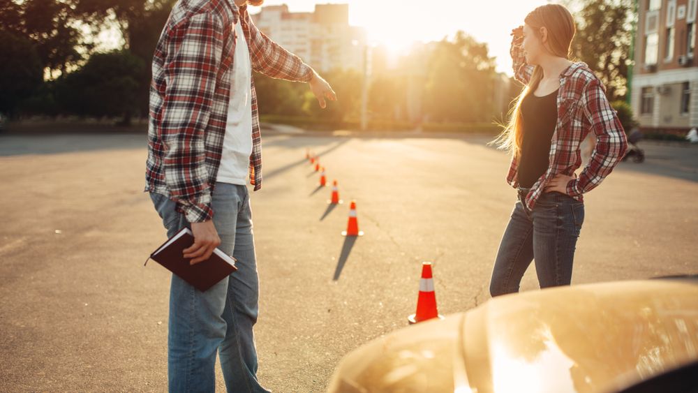 Unde găsești un poligon auto în București pentru a lua lecții de condus