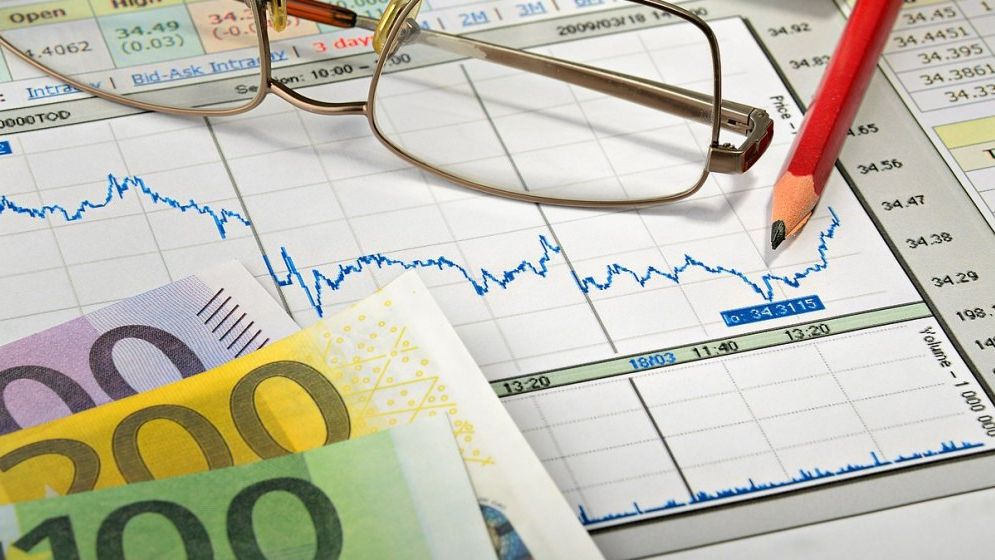 Surpriza de azi vine de la Finanțe: deficitul scade mai mult de jumătate față de anul trecut