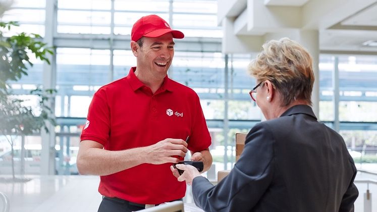 Curierii DPD Romania vor fi echipati cu terminale mobile pentru plati cu cardul