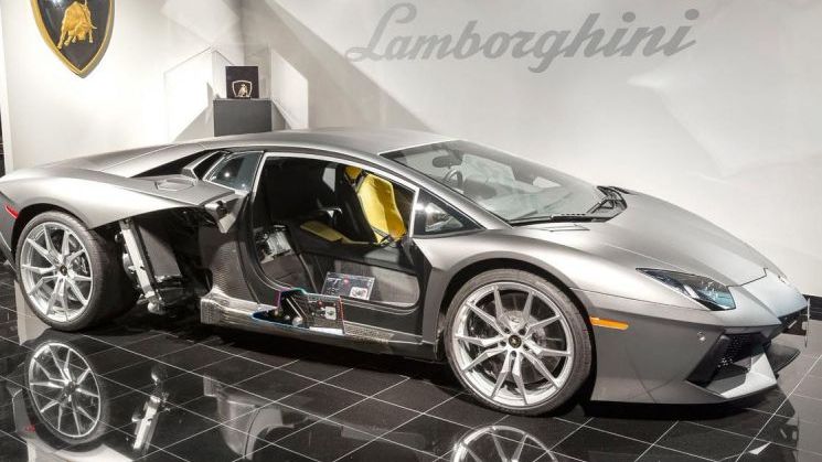 Inginerii Lamborghini lucreaza la introducerea fibrei de carbon in... medicina