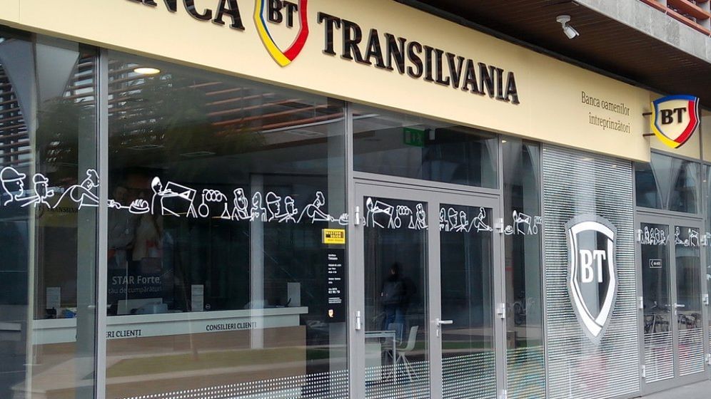 Fitch a îmbunătățit de la negativă la stabilă perspectiva atribuită ratingului Băncii Transilvania