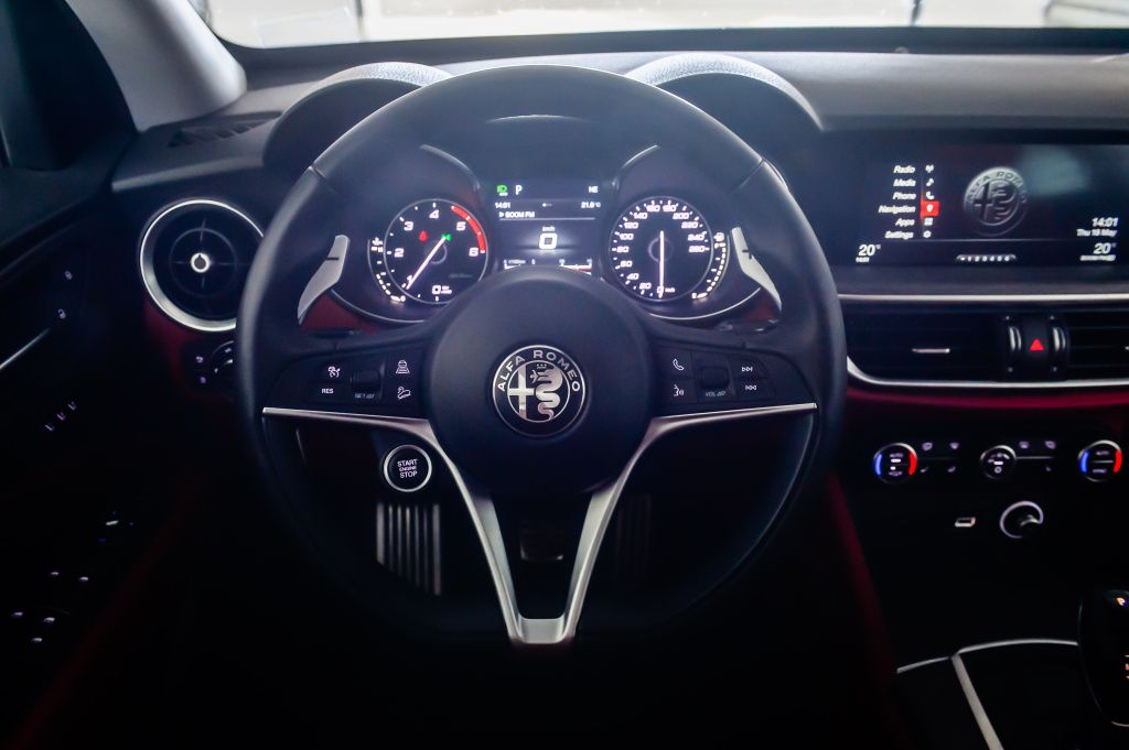 Alfa Romeo Stelvio - Imagine 8