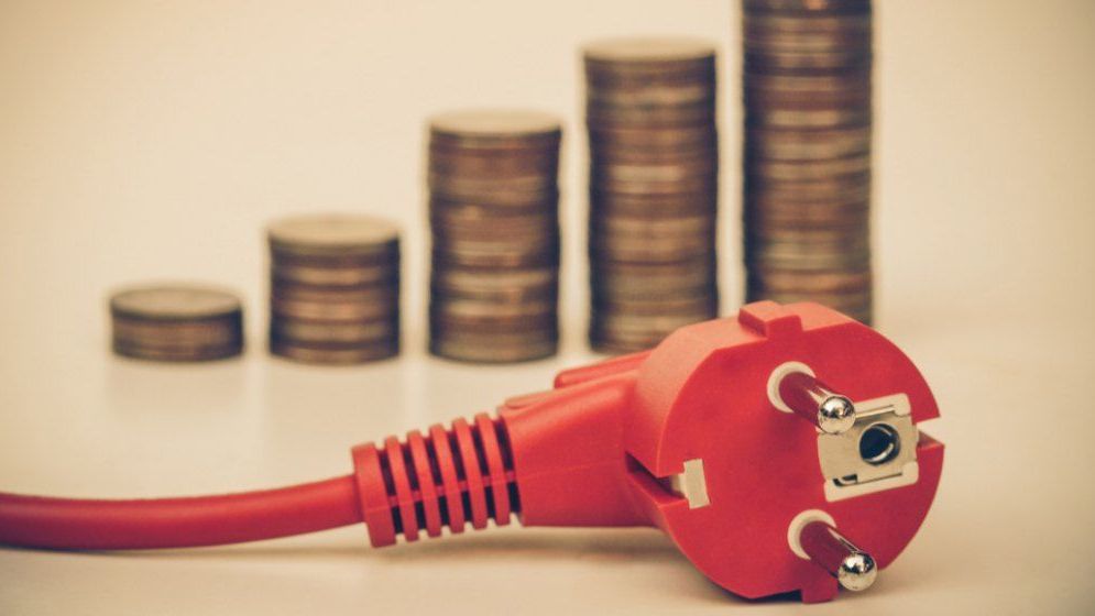 Specialist în energie: România are un sistem care a învăţat să câştige bani din scumpirea energiei pe spatele populaţiei