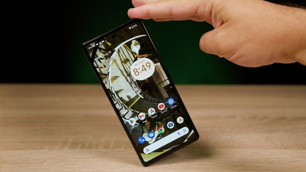 Începe IPO-ul Contakt. Cu banii de pe bursă, distribuitorul de accesorii pentru telefoane vrea să se extindă pe plan extern