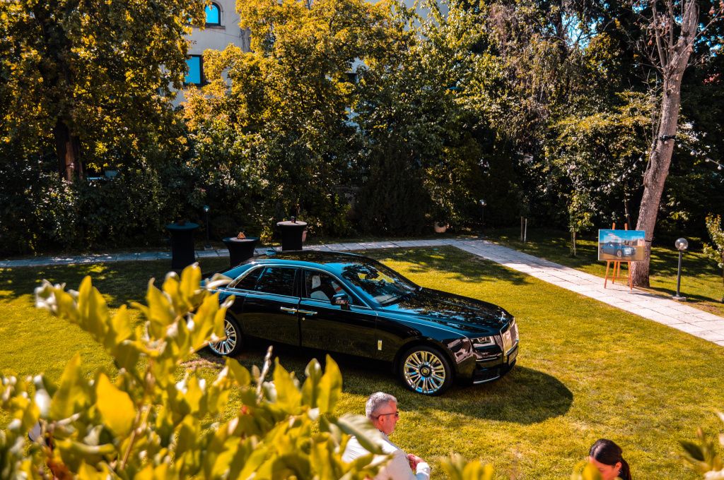 GALERIE FOTO | Rolls-Royce deschide un showroom în București - Imagine 1