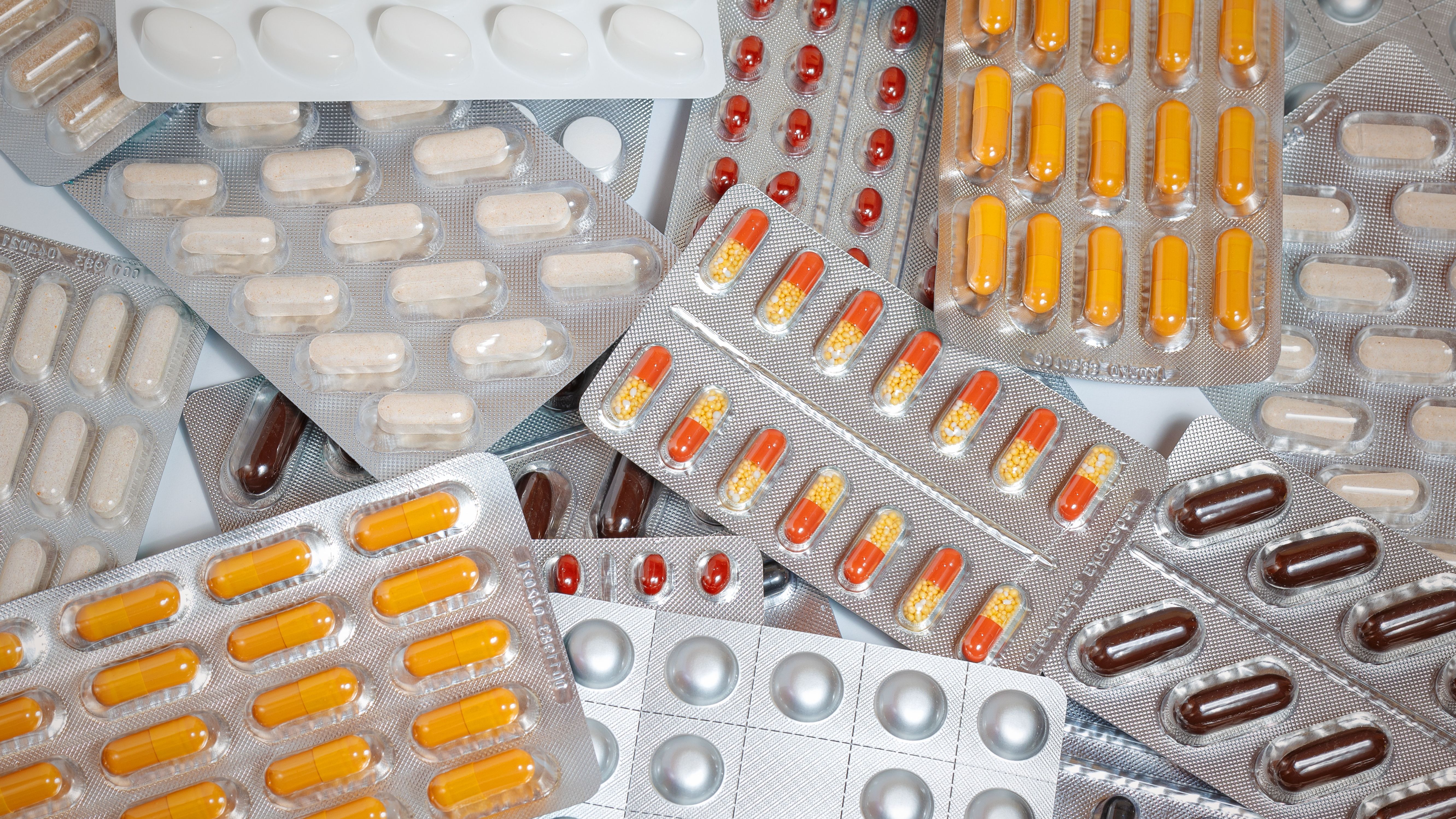 Marius Daniel Sisu, numit seful Agentiei Medicamentului cu toate ca a picat admiterea la Farmacie, a fost demis de Victor Costache