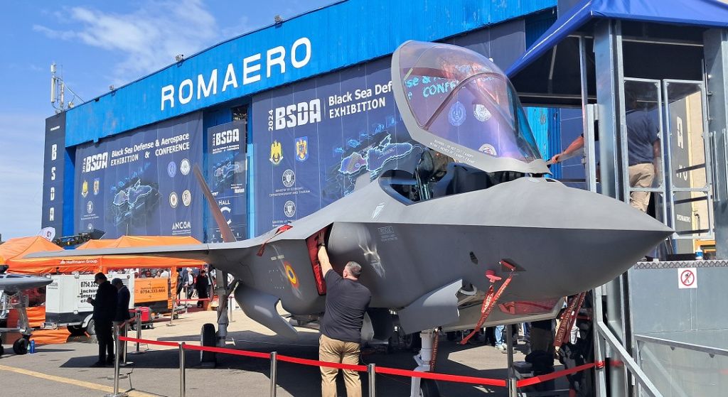 FOTO | BSDA, cea mai mare expoziție de tehnică militară, a început la București - Imagine 14