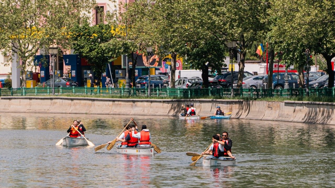 Plimbările pe Dâmbovița revin în programul de weekend al bucureștenilor: Programul pe 8 și 9 mai