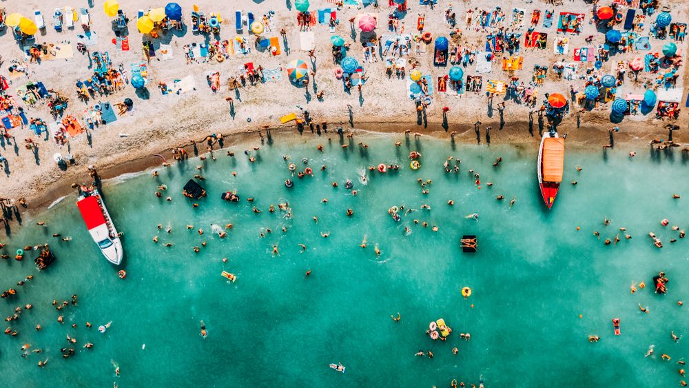 Cât costă șezlongurile în stațiunile de pe litoralul românesc