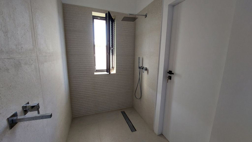 Cum arată o vilă nouă de peste jumătate de milion de euro din zona Pipera - Imagine 80