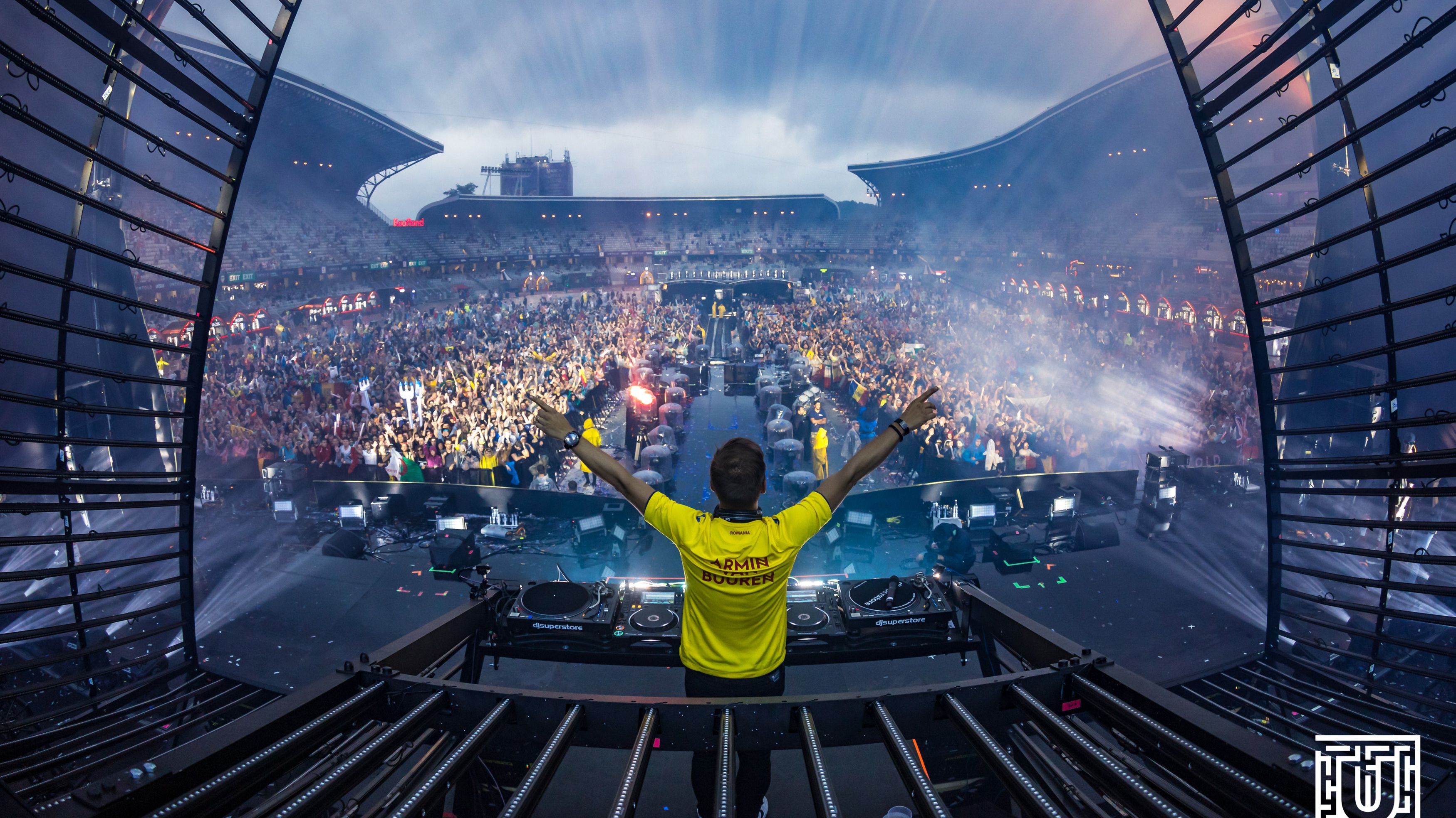 Peste 95.000 de festivalieri in a doua zi de Untold. Armin van Buuren a deschis showul cu Orchestra Operei din Cluj-Napoca si cu imnul national