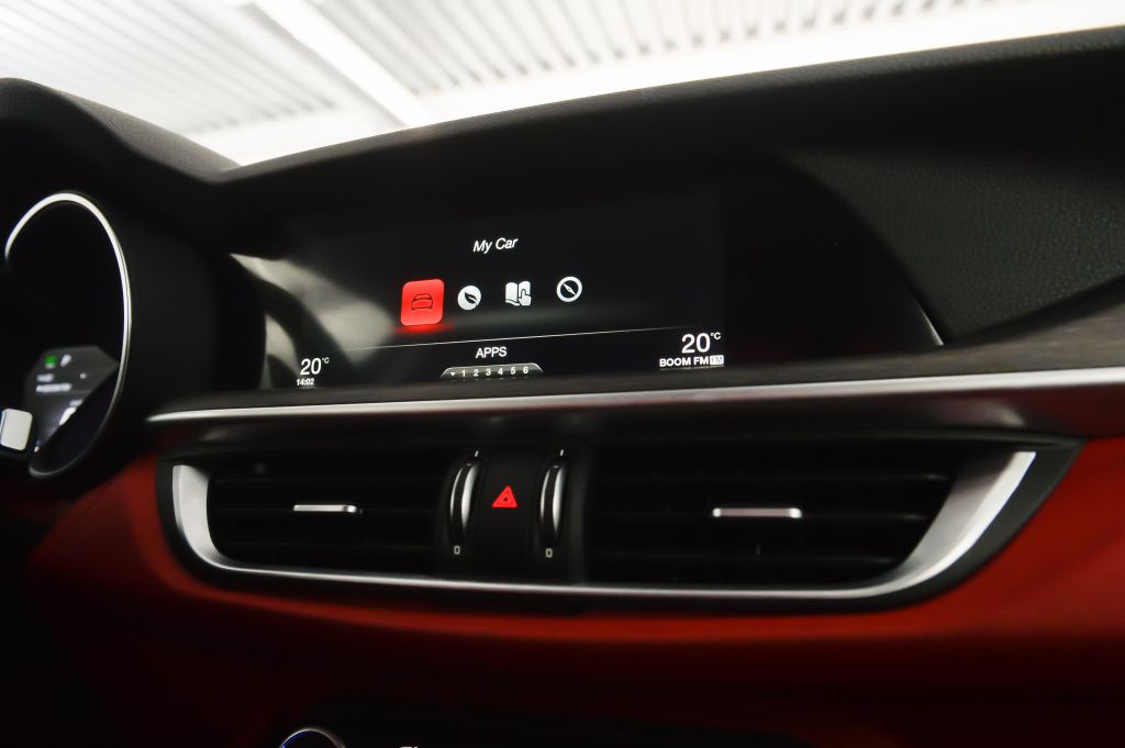 Alfa Romeo Stelvio - Imagine 9