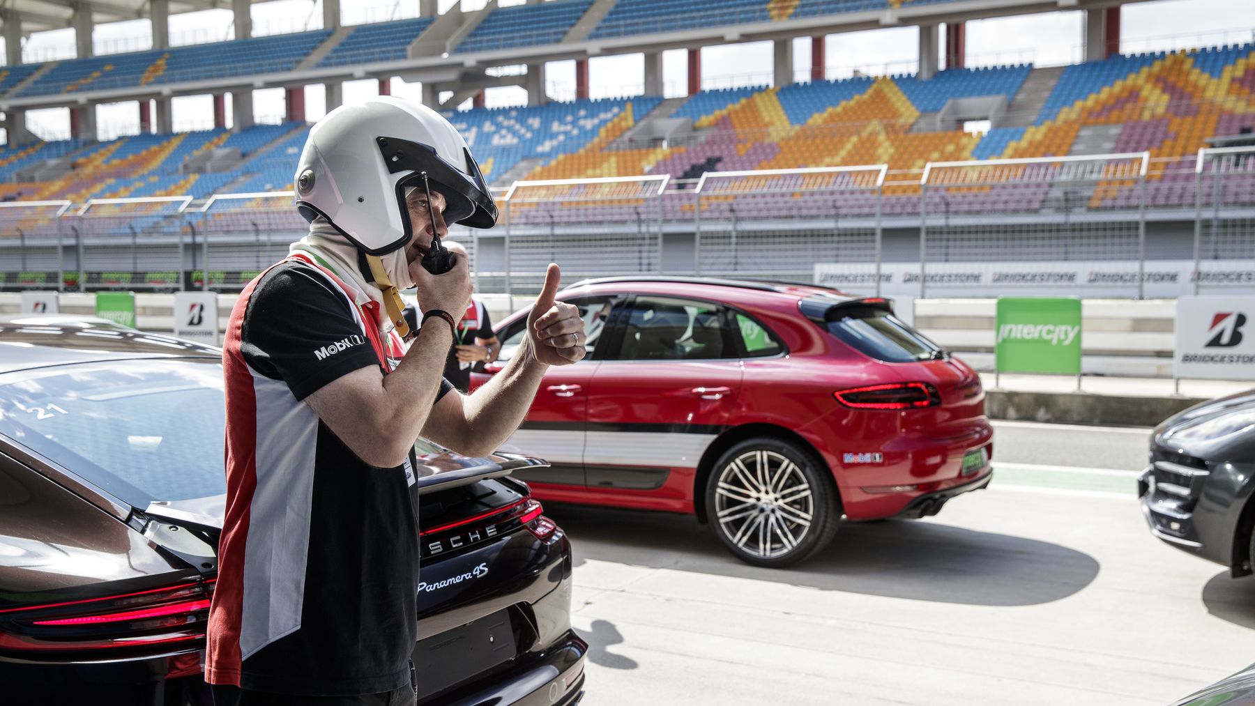 Tehnici din motorsport, la Istanbul, cu modele Porsche: tips and tricks