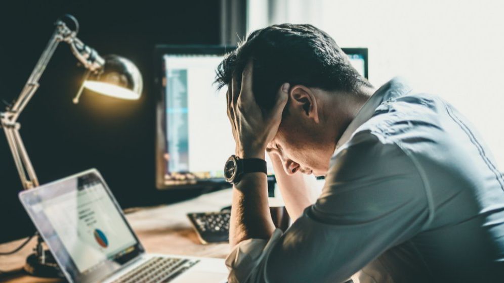 Sănătatea mintală, sub semnul tăcerii: Mulți români amână constant mesele, vizitele medicale, evenimentele de familie sau odihna din cauza muncii