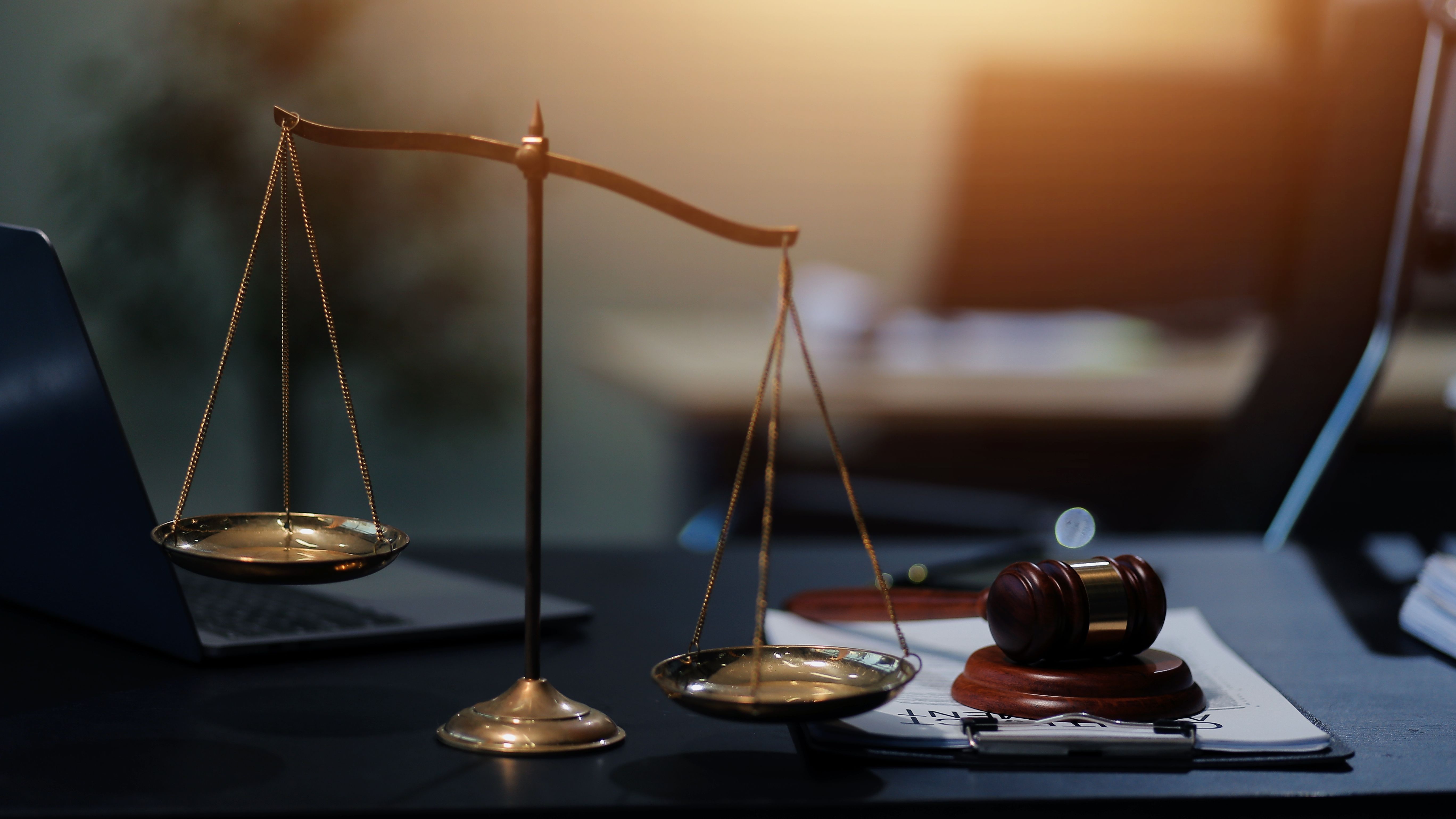 DNA trimite în judecată cinci patroni de firme de ride-sharing pentru evaziune de 67 milioane lei