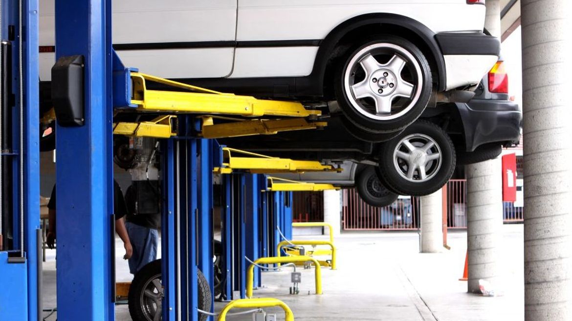 (P) Extraordinara poveste a invenției elevatoarelor auto