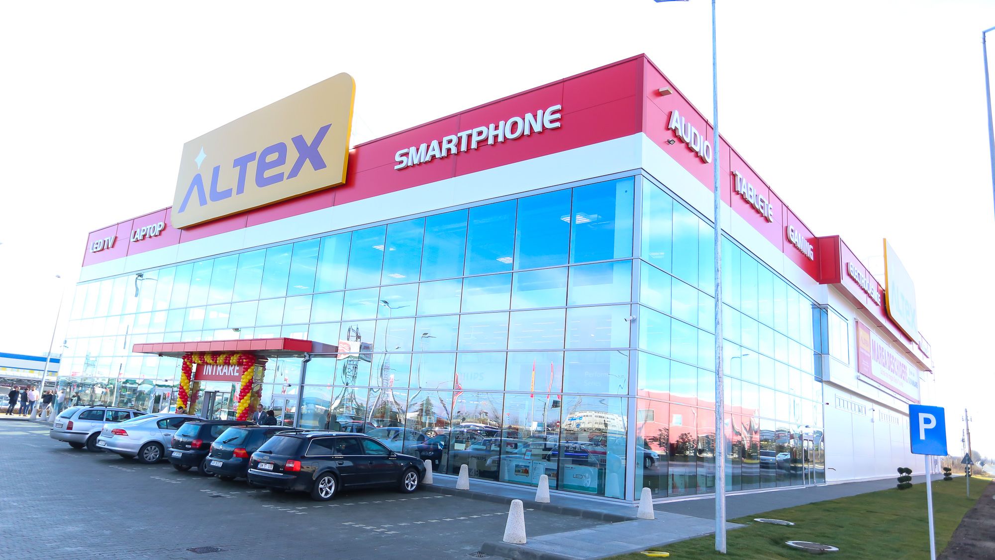 Altex România donează aparatură și echipamente de 162.000 de euro pentru personalul medical din prima linie și polițiști